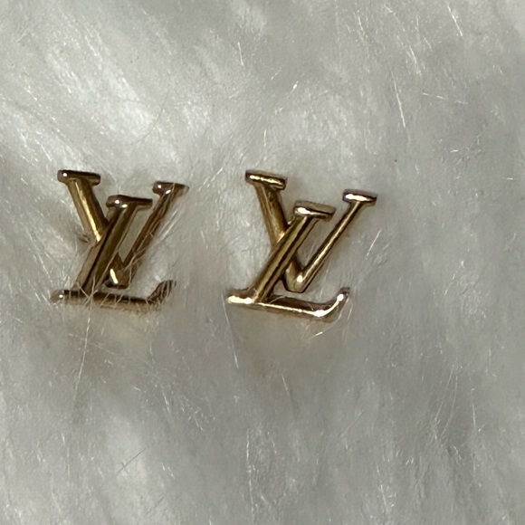 LV Iconic Earrings - Picture 6 of 7